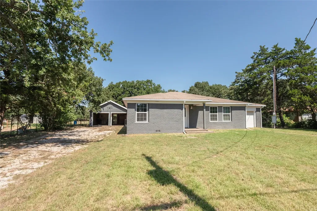 304 Jack Grace Hill Road Bowie TX 76230