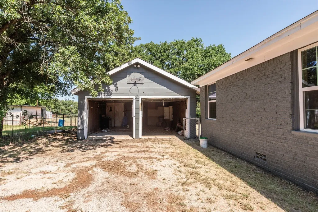 304 Jack Grace Hill Road Bowie TX 76230
