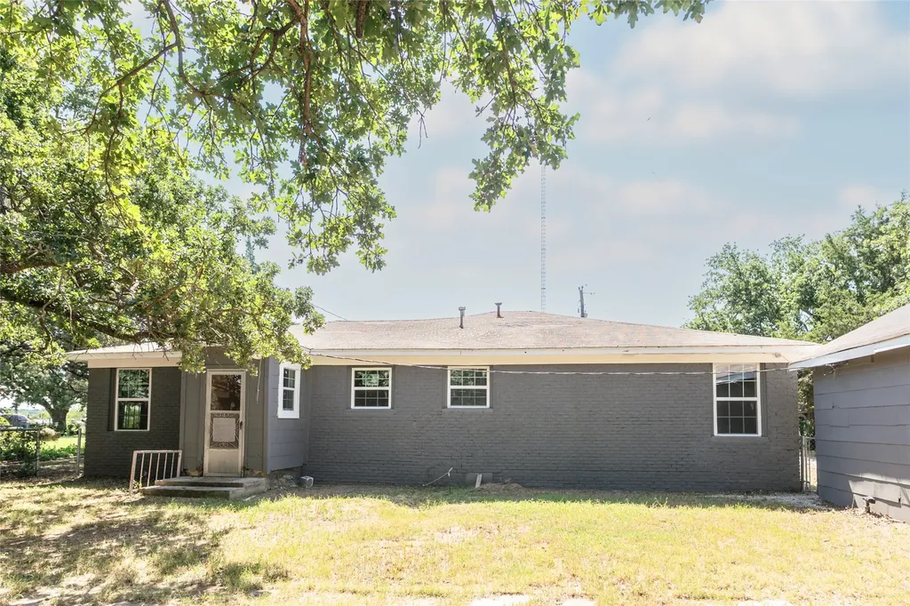 304 Jack Grace Hill Road Bowie TX 76230