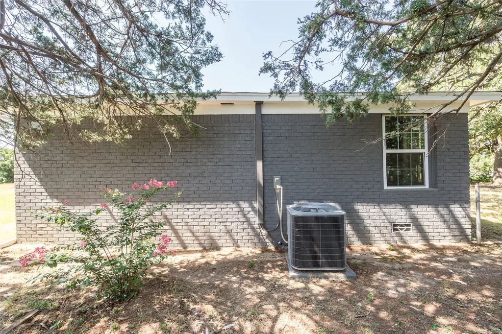 304 Jack Grace Hill Road Bowie TX 76230
