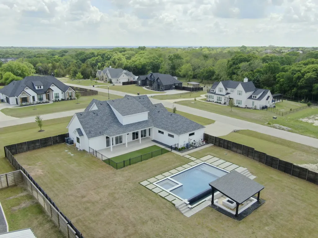 140 Farish Lane Waxahachie TX 75167