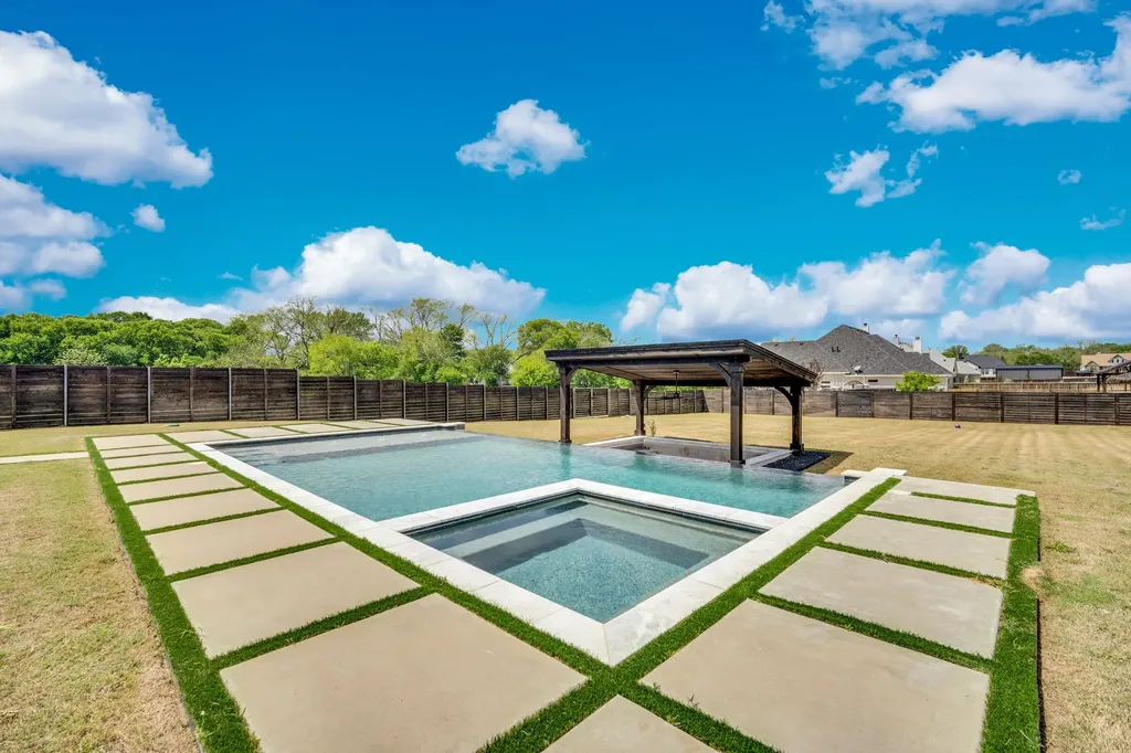140 Farish Lane Waxahachie TX 75167