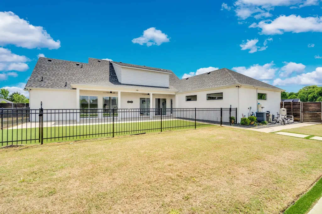 140 Farish Lane Waxahachie TX 75167