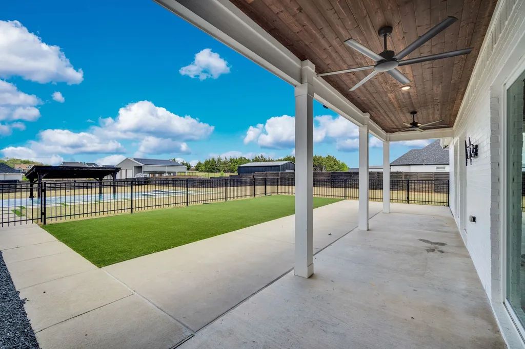 140 Farish Lane Waxahachie TX 75167
