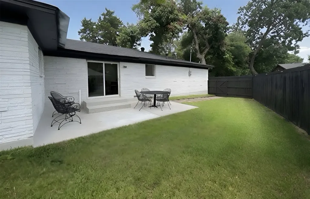 2336 Fenestra Drive Dallas TX 75228