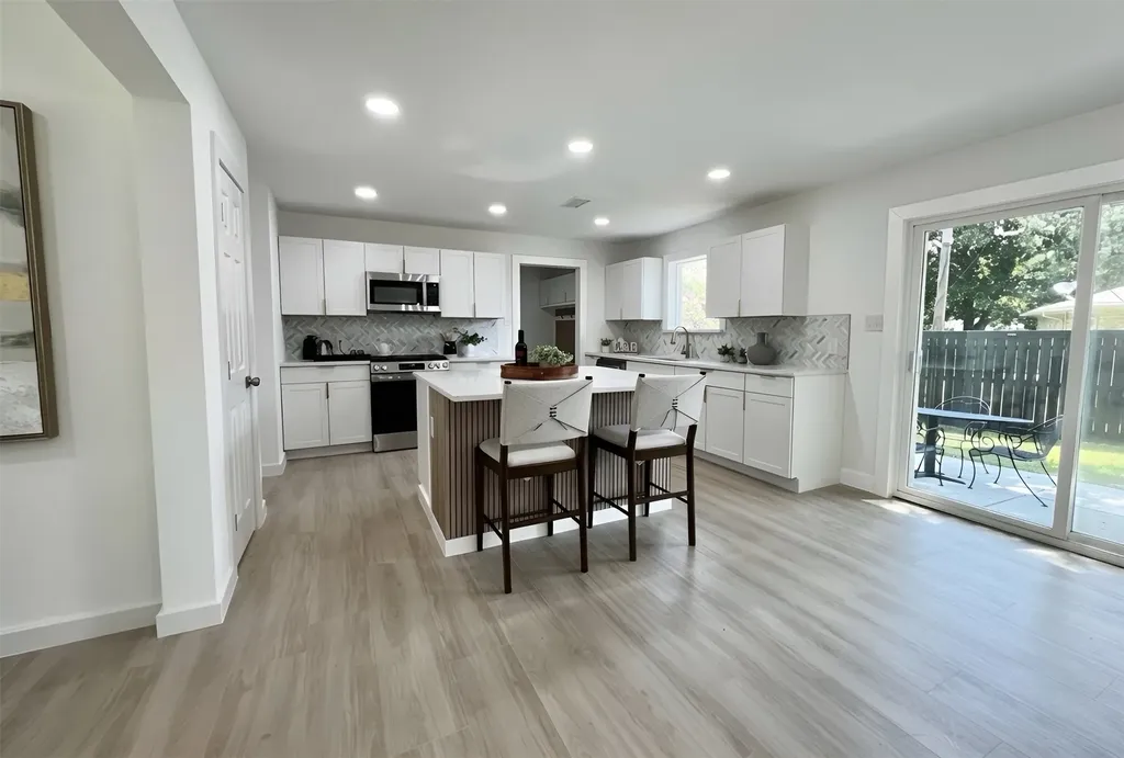 2336 Fenestra Drive Dallas TX 75228