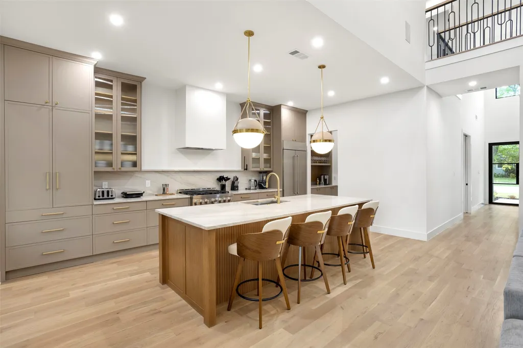 8922 San Benito Way Dallas TX 75218