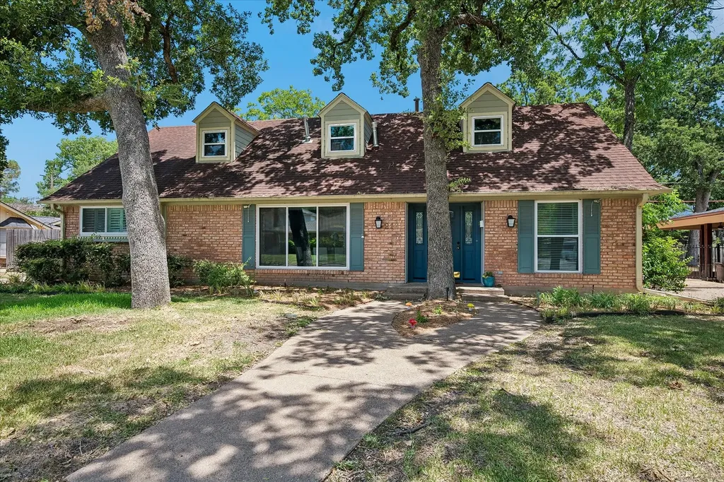 216 Huntingdon Drive Irving TX 75061