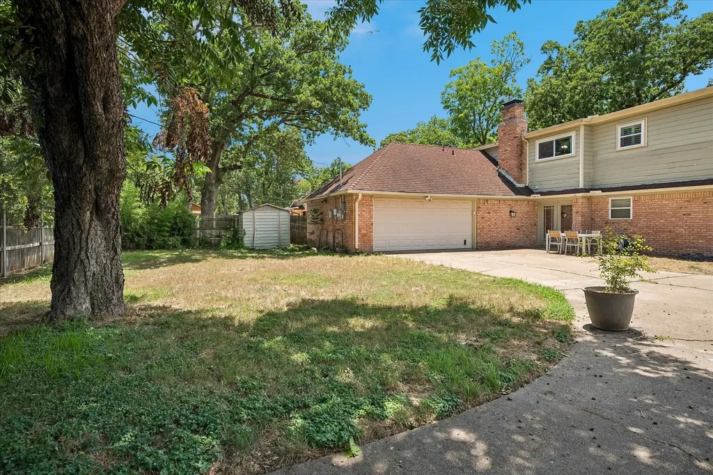 216 Huntingdon Drive Irving TX 75061