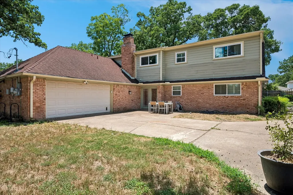 216 Huntingdon Drive Irving TX 75061