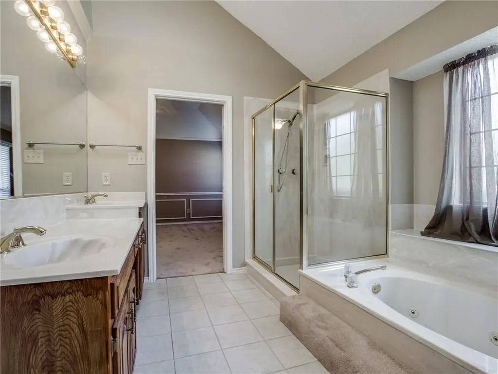 2810 Scarborough Court Grapevine TX 76051