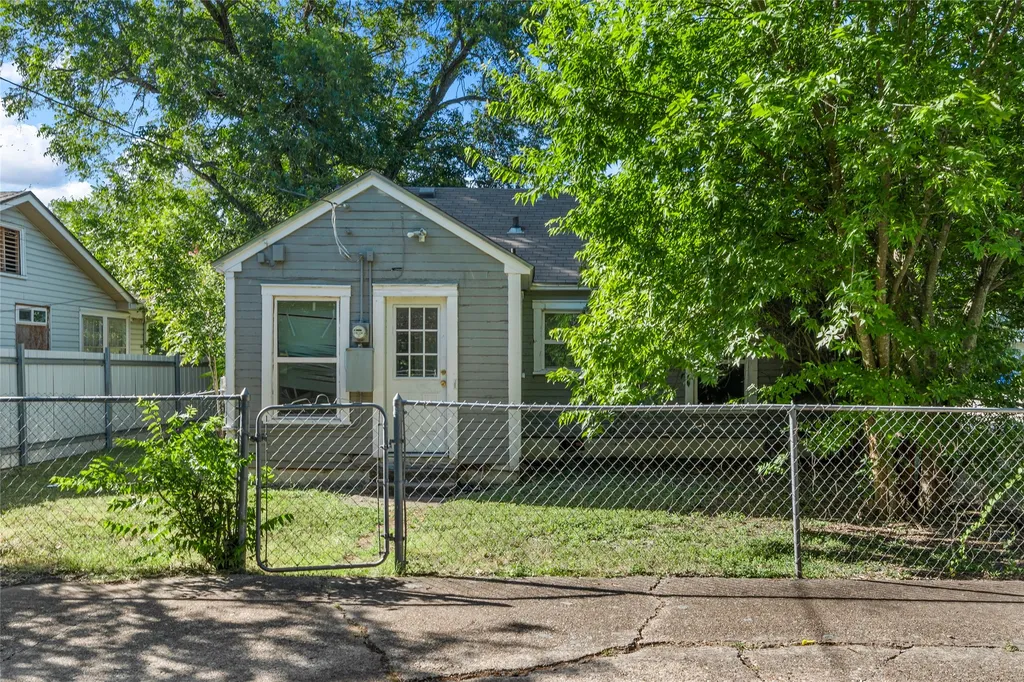2225 Mitchell Avenue Waco TX 76708