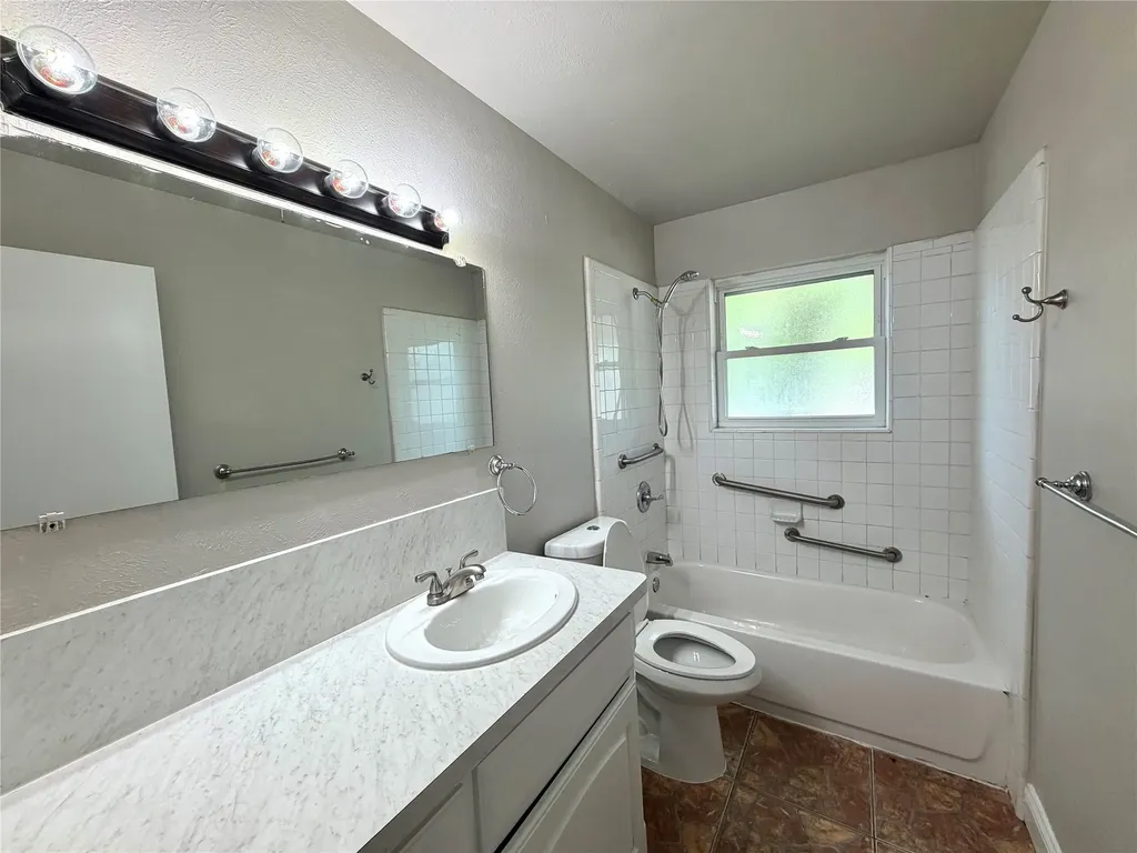 3720 Eastridge Haltom City TX 76117