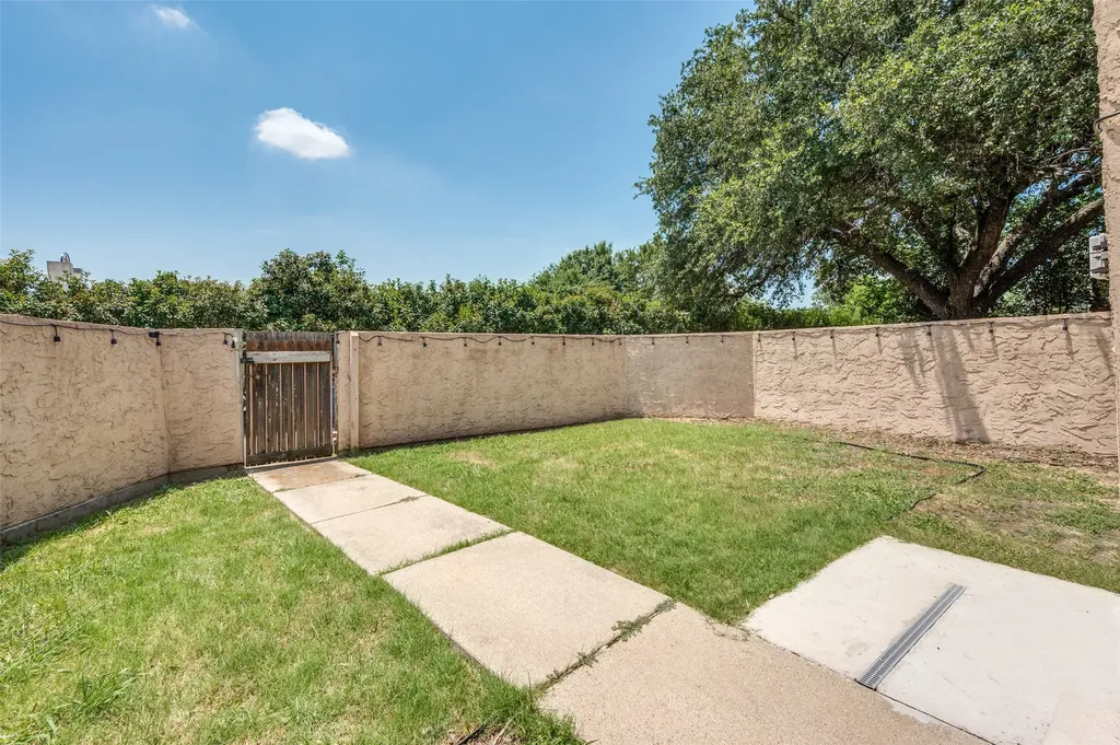 1870 Amber Lane Carrollton TX 75007