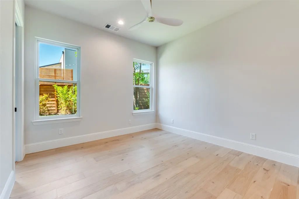 3845 Van Ness Lane Dallas TX 75220