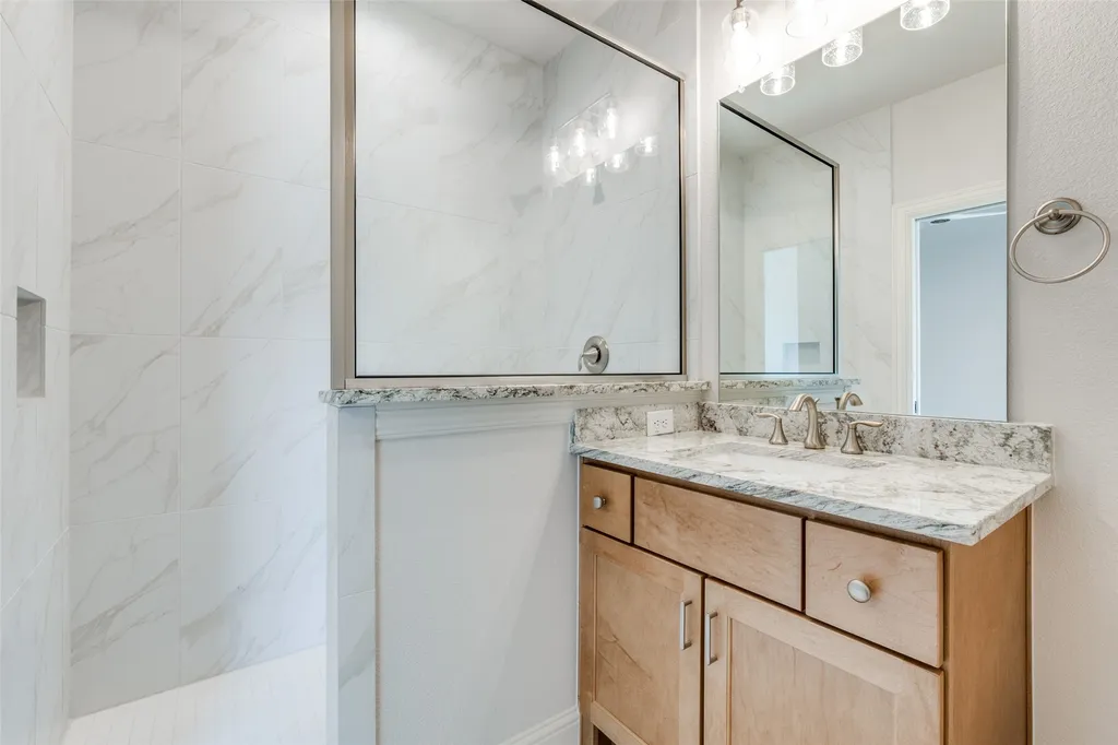 3845 Van Ness Lane Dallas TX 75220