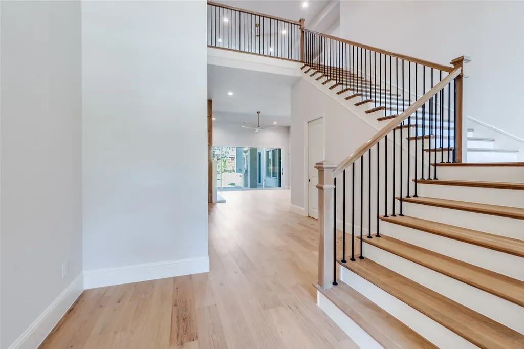 3845 Van Ness Lane Dallas TX 75220