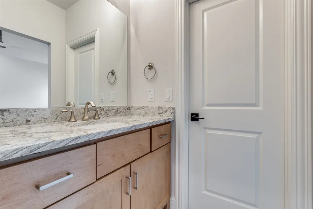 3845 Van Ness Lane Dallas TX 75220
