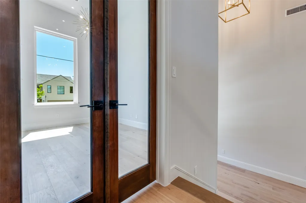 3845 Van Ness Lane Dallas TX 75220