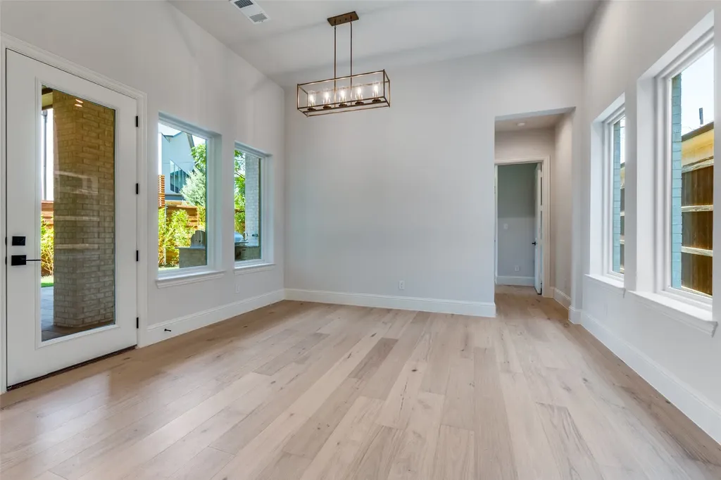 3845 Van Ness Lane Dallas TX 75220