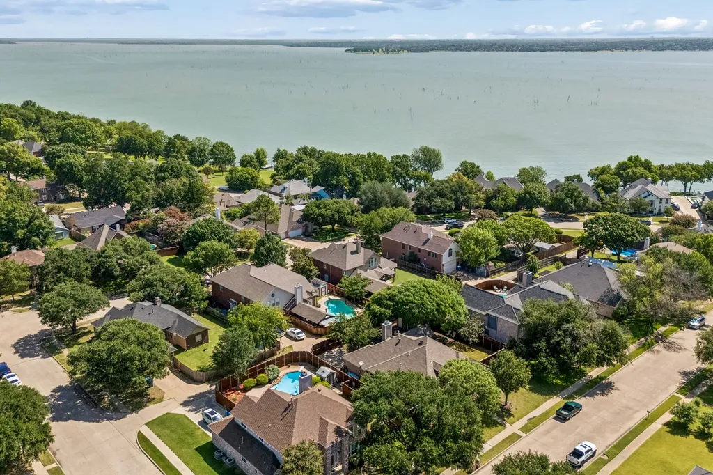 8710 Creekside Drive Rowlett TX 75089
