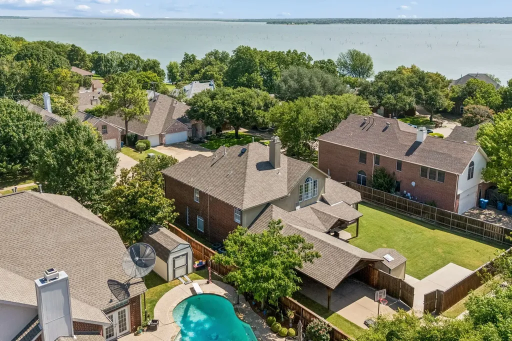 8710 Creekside Drive Rowlett TX 75089