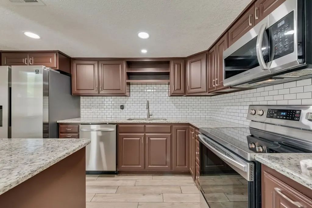219 W Rochelle Road Irving TX 75062