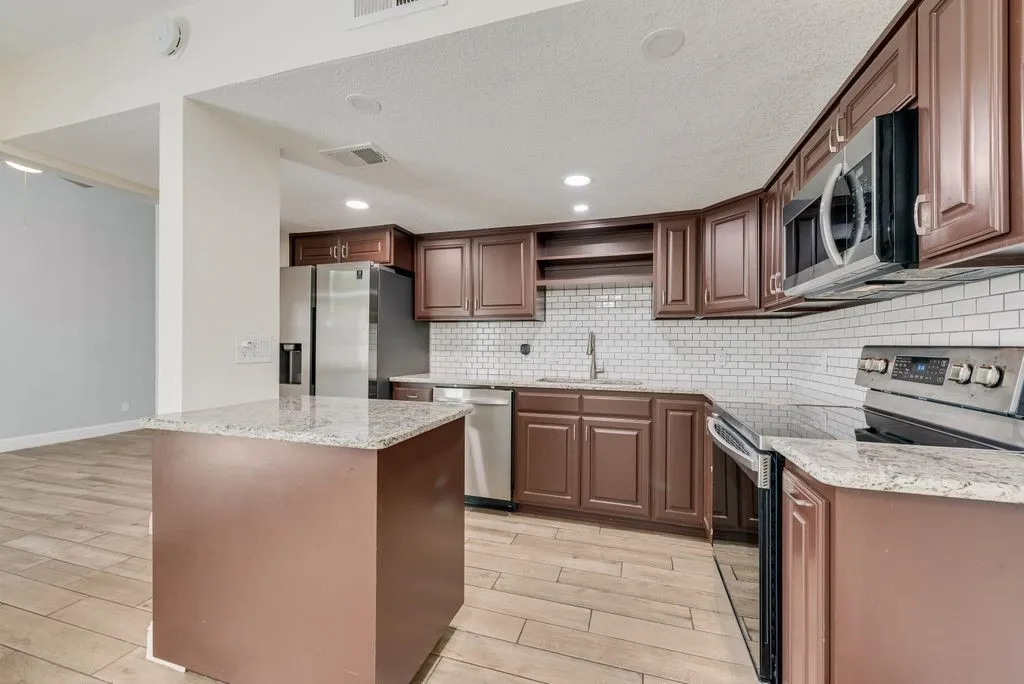 219 W Rochelle Road Irving TX 75062