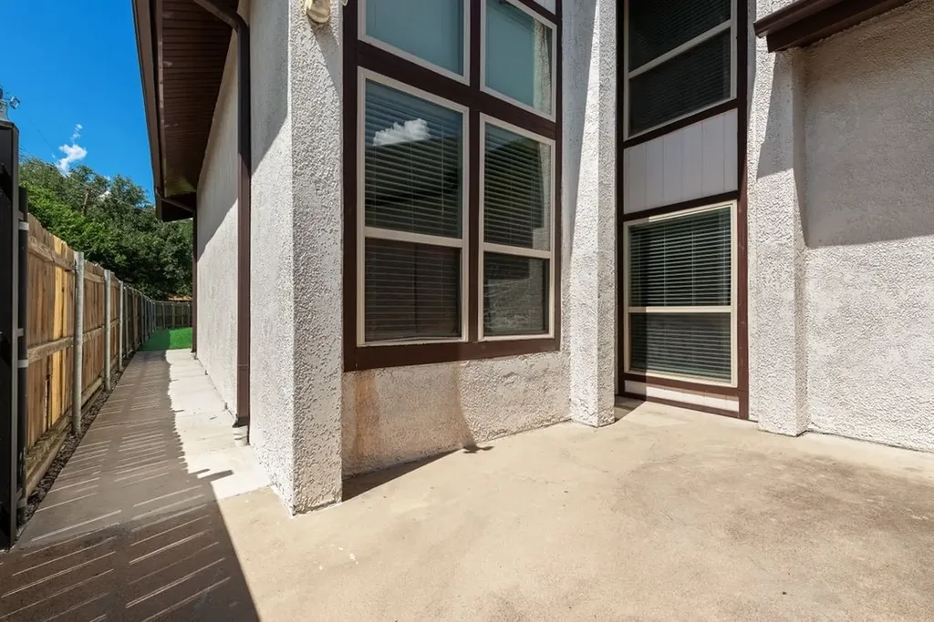 219 W Rochelle Road Irving TX 75062