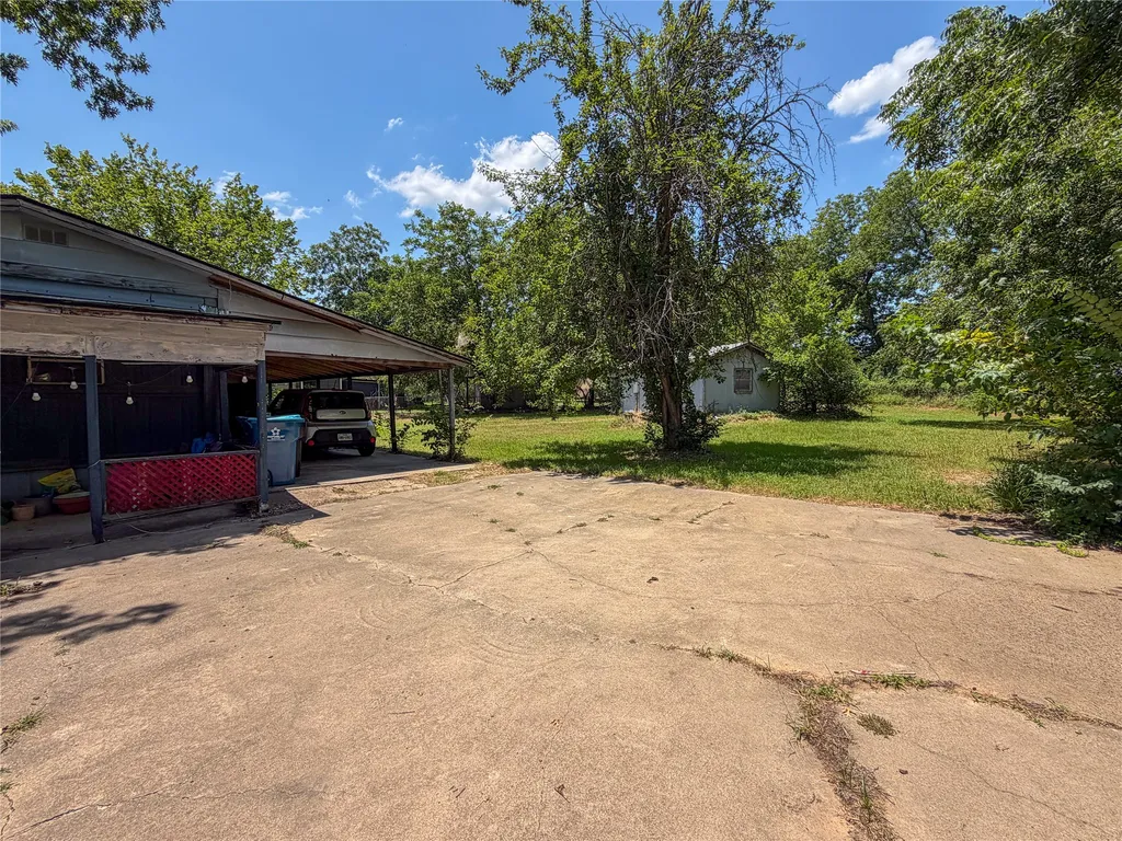 719 E Bullock Street Denison TX 75021