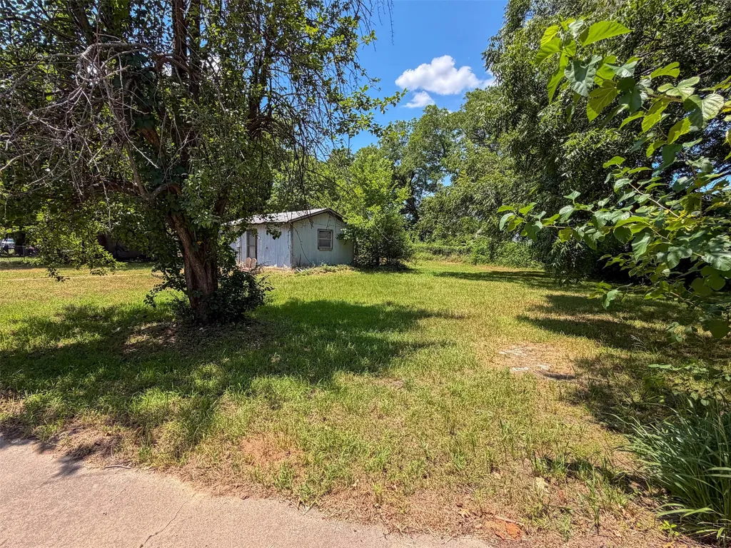 719 E Bullock Street Denison TX 75021