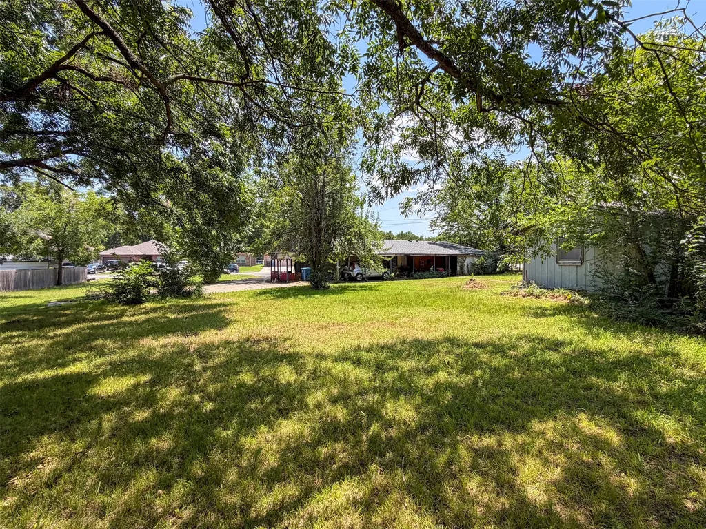 719 E Bullock Street Denison TX 75021