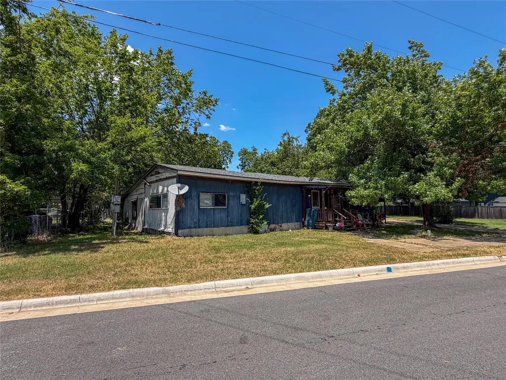 719 E Bullock Street Denison TX 75021