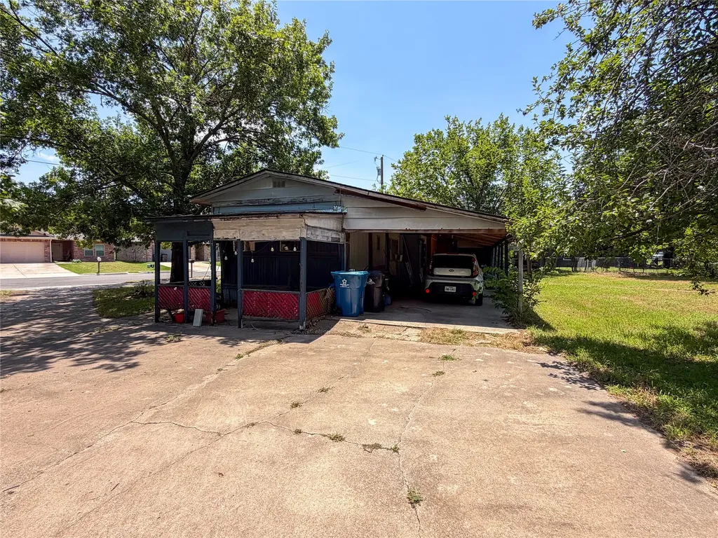 719 E Bullock Street Denison TX 75021