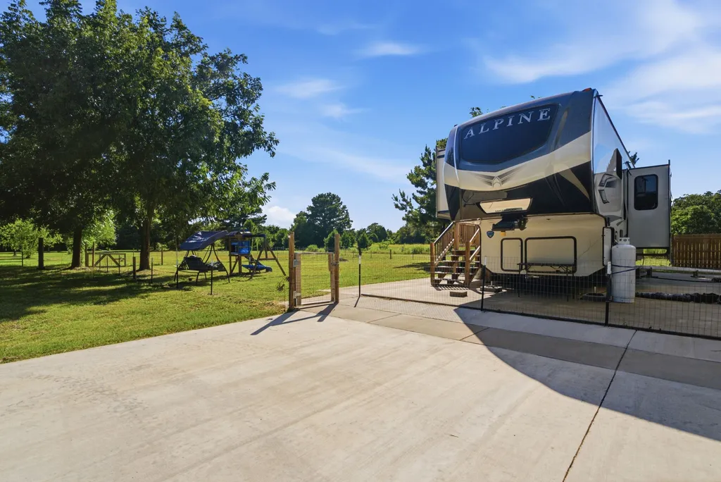 719 Vz County Road 4418 Canton TX 75103