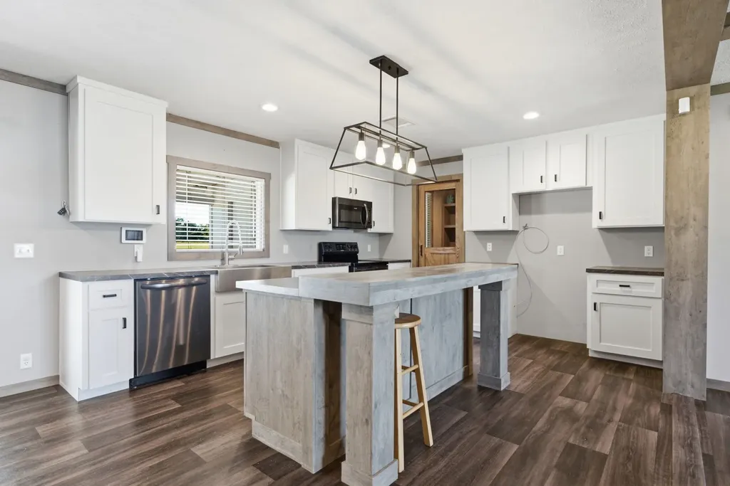 719 Vz County Road 4418 Canton TX 75103