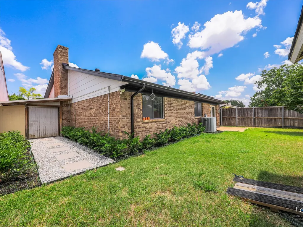 2212 Benbrook Drive Carrollton TX 75007