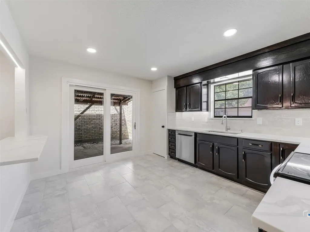 2212 Benbrook Drive Carrollton TX 75007