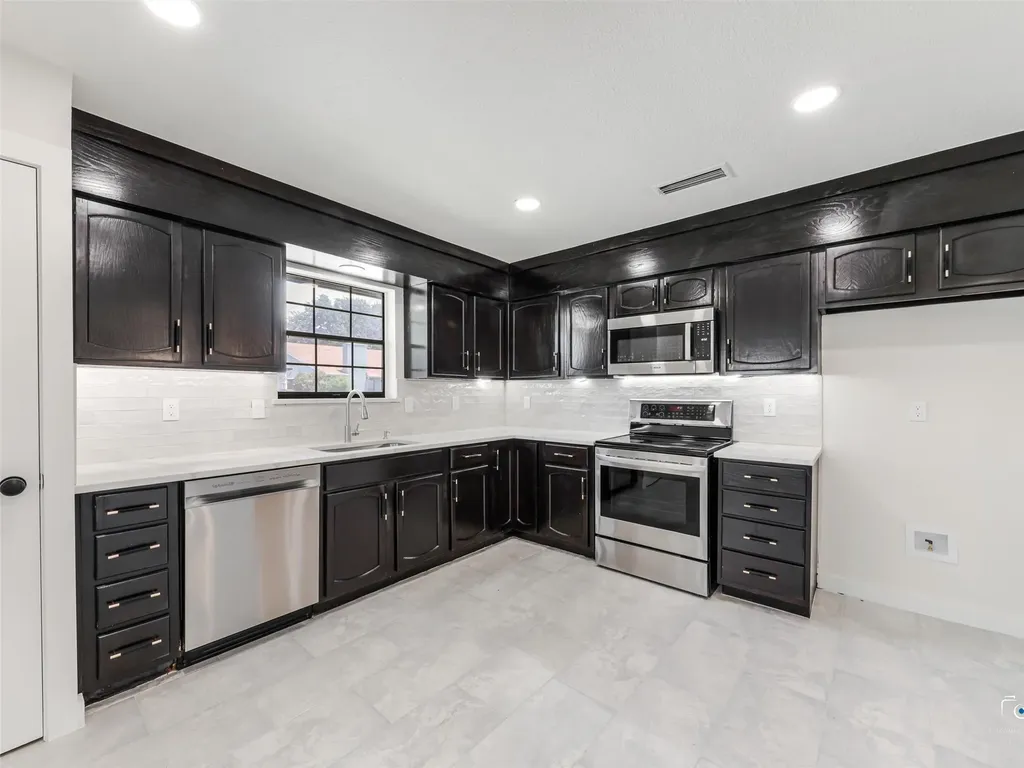 2212 Benbrook Drive Carrollton TX 75007