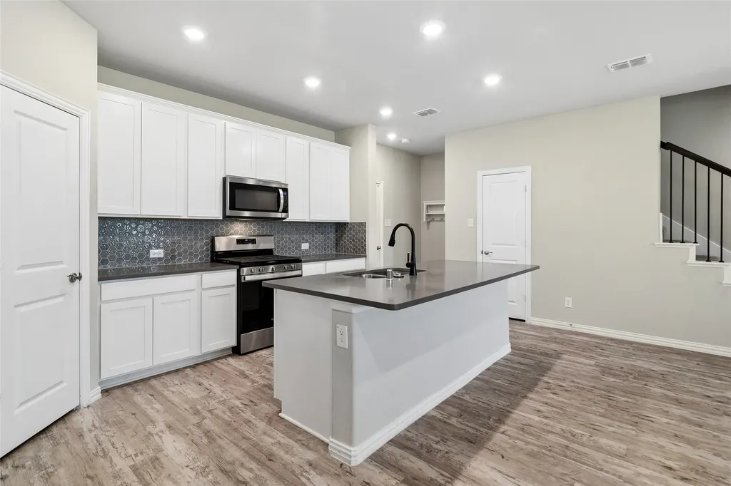 7526 Ezra Mews Rowlett TX 75089