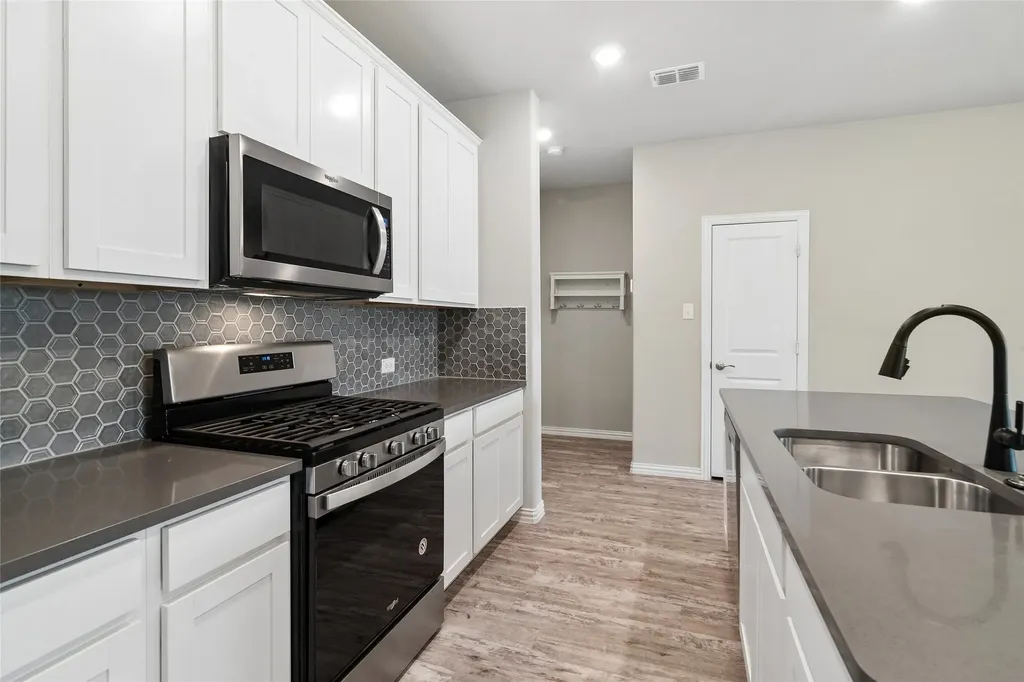 7526 Ezra Mews Rowlett TX 75089