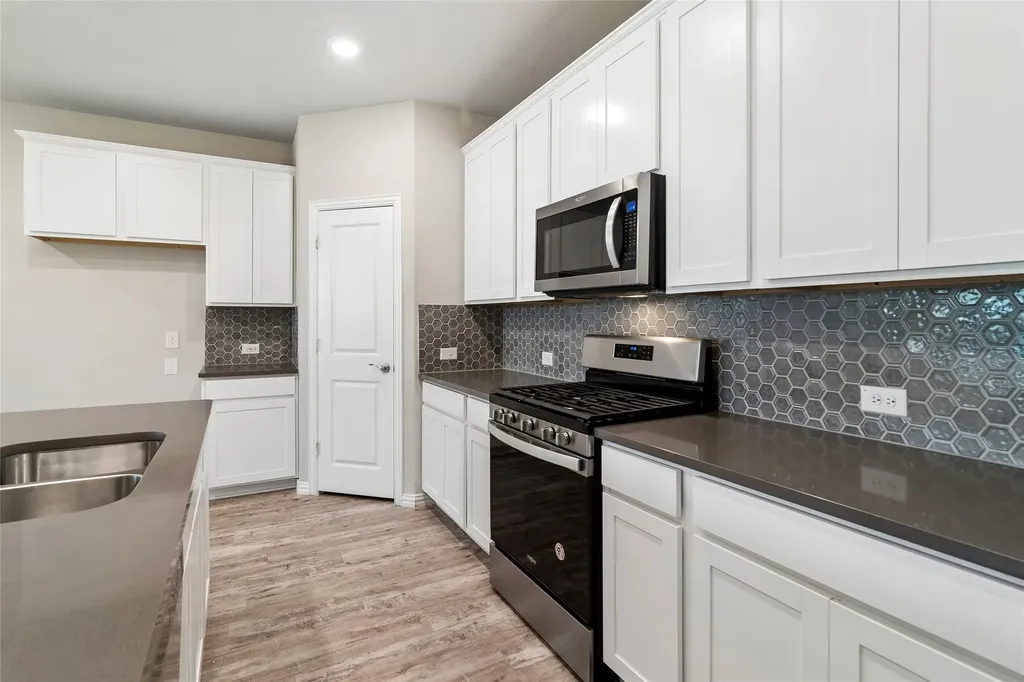 7526 Ezra Mews Rowlett TX 75089