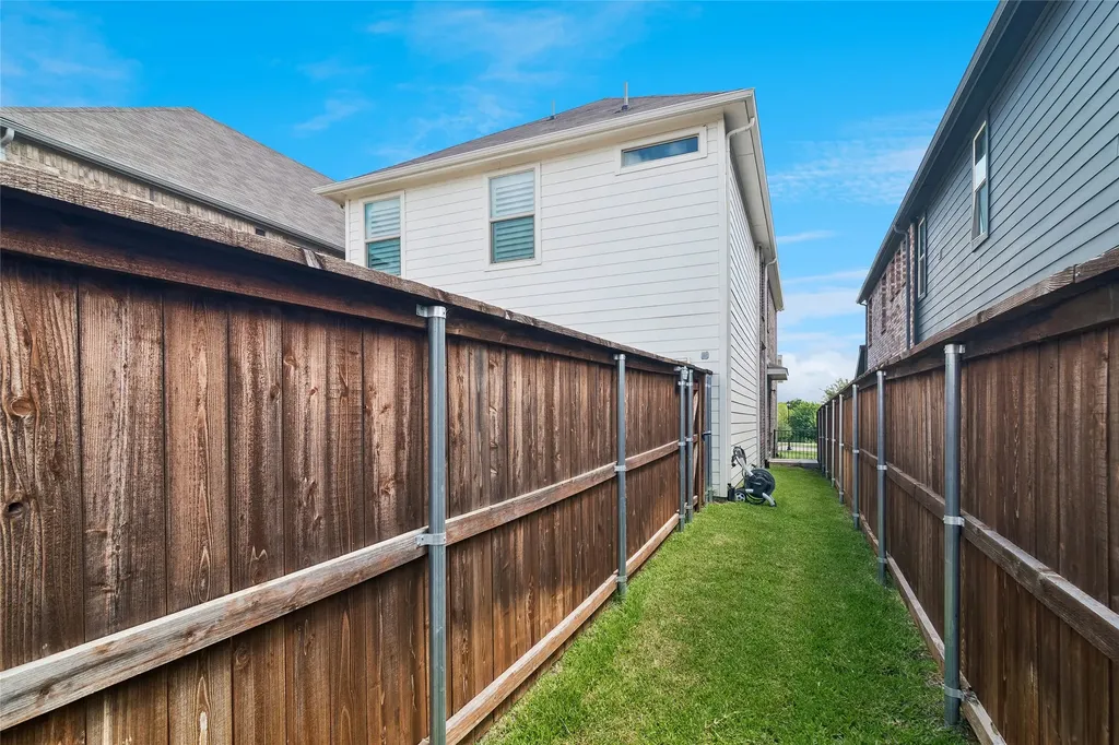 7526 Ezra Mews Rowlett TX 75089