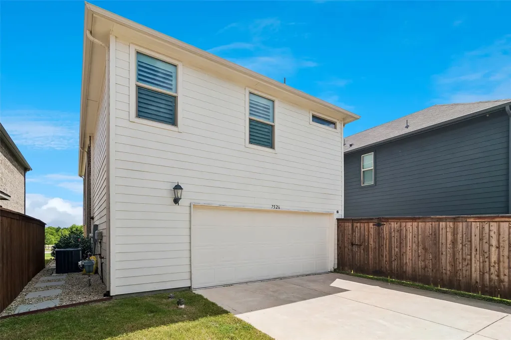 7526 Ezra Mews Rowlett TX 75089