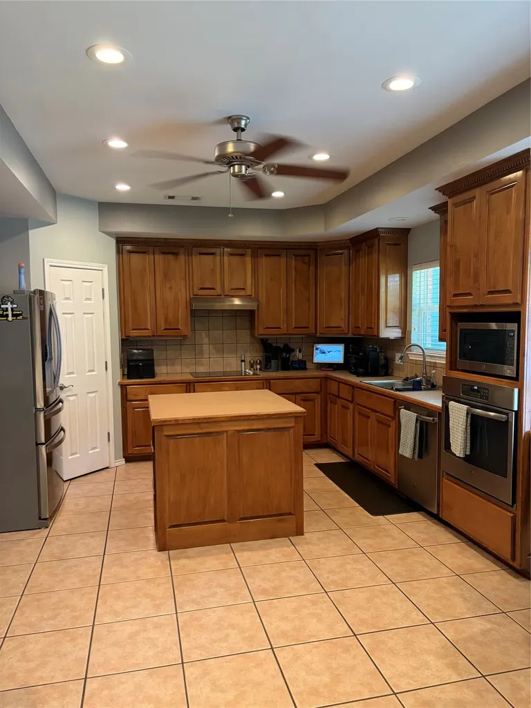 320 County Road 42560 Paris TX 75462