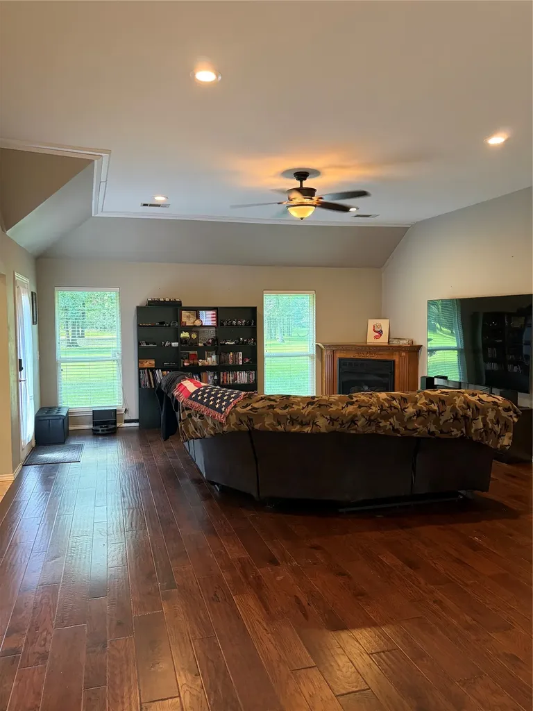320 County Road 42560 Paris TX 75462