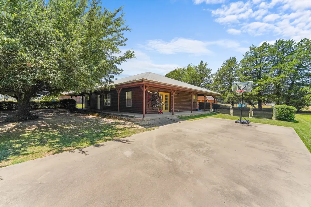 1112 Caprice Drive Grand Saline TX 75140
