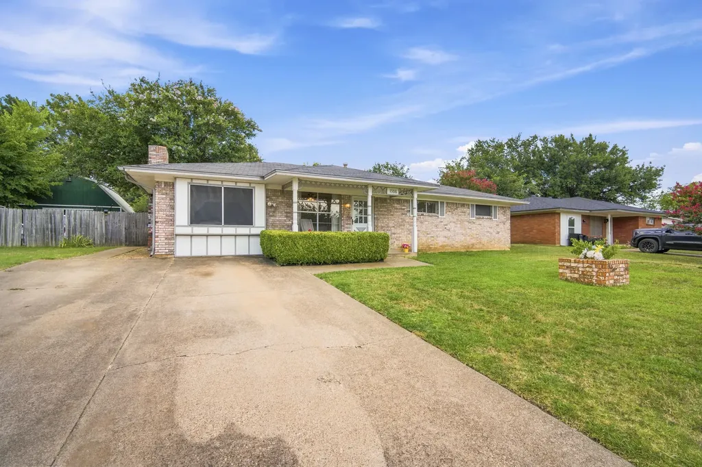1508 Hillside Drive Midlothian TX 76065