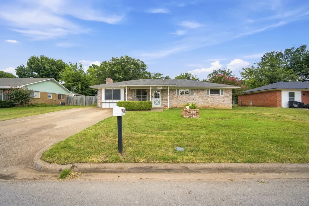 1508 Hillside Drive Midlothian TX 76065