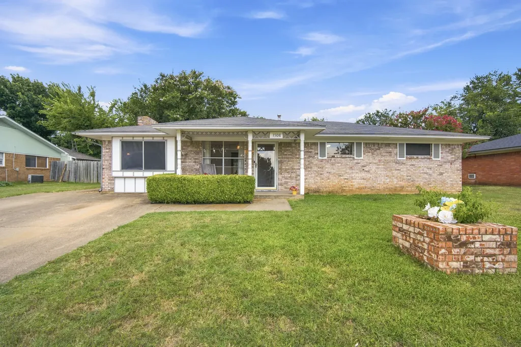 1508 Hillside Drive Midlothian TX 76065